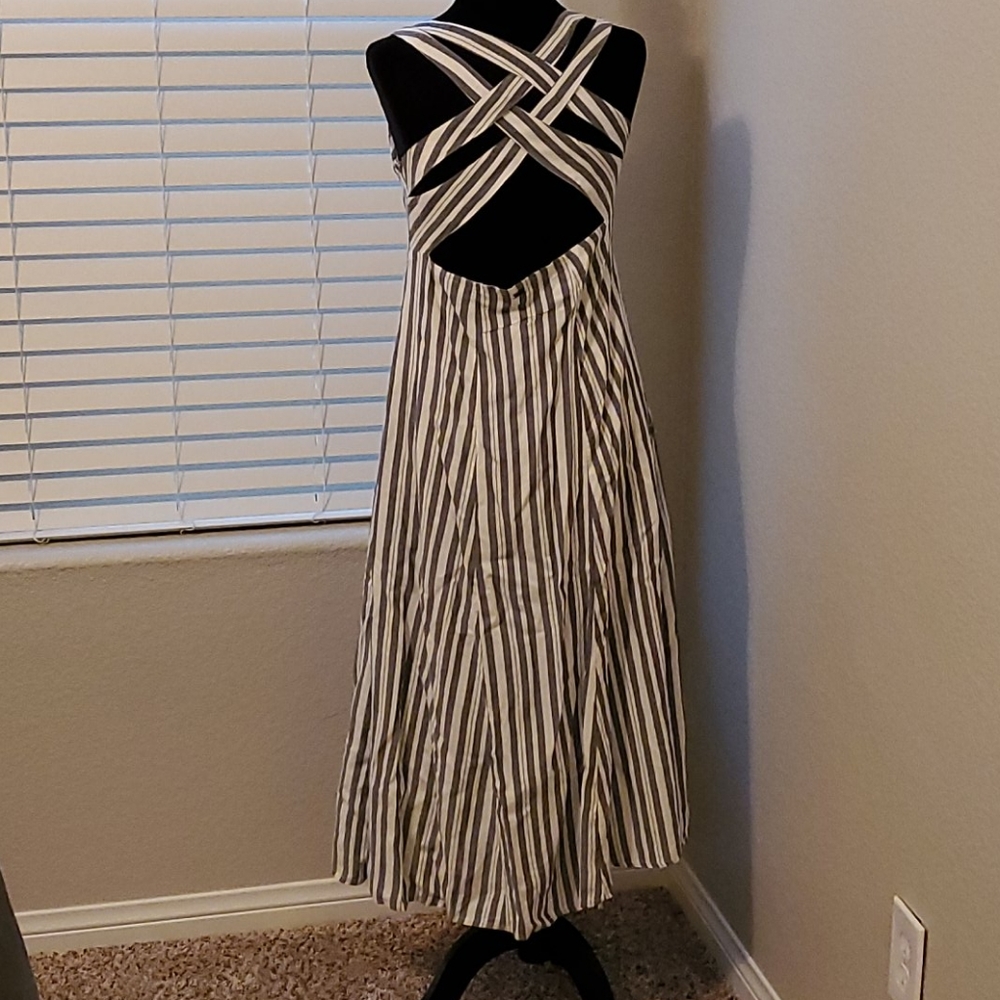 Dress - Picture 4 of 7